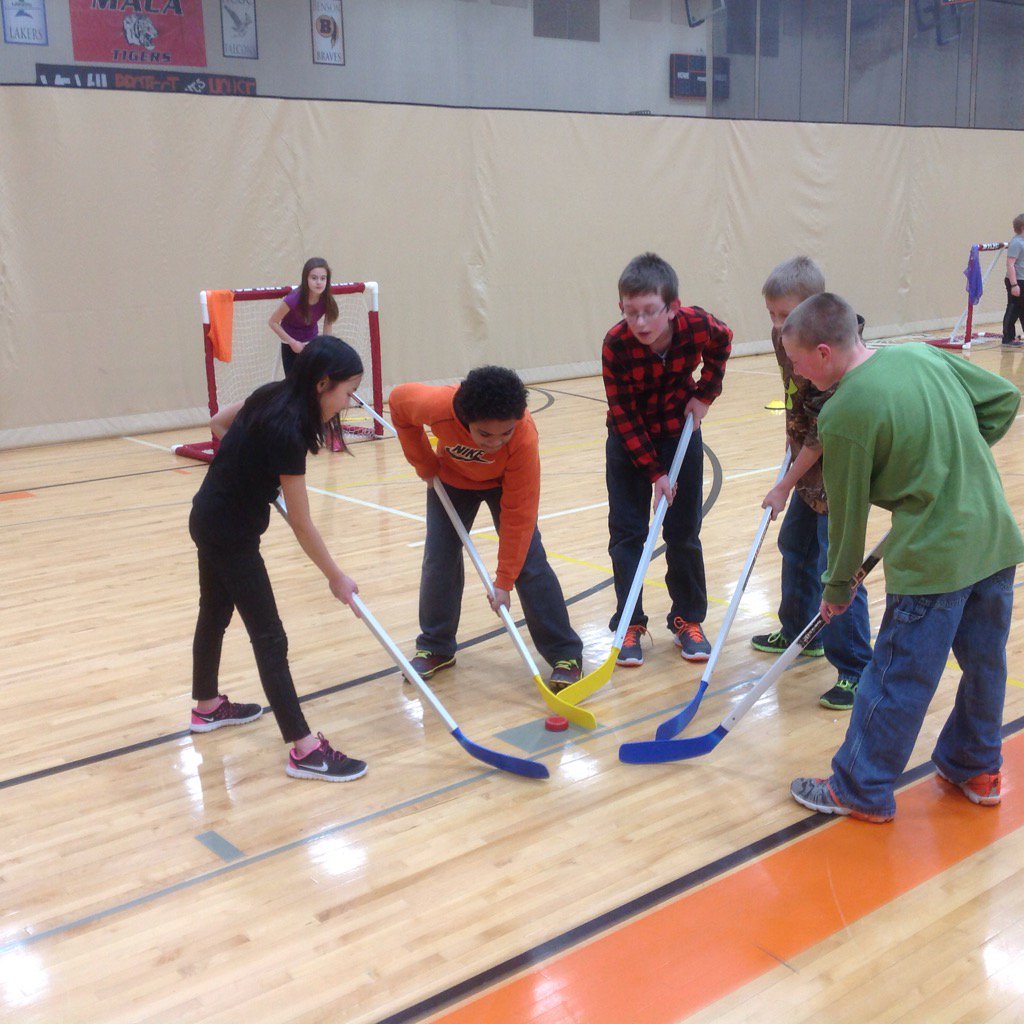 MAESPESTAHMAN's tweet photo. Fifth Grade Floor Hockey Fun! https://t.co/2Ie4ZAxsG9