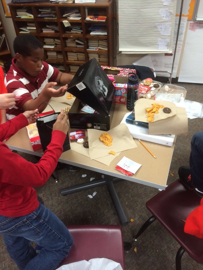 5th_Carlin's tweet photo. Classic Valentine's Day party!#5thchat https://t.co/eVn2vJ5cPO
