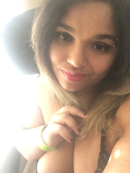 Straight hair for shooting today https://t.co/0XnRjH6Coz