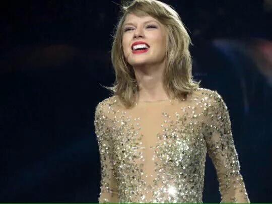 noitslele's tweet image. she&apos;s such a cute bae #Only1TaylorSwift @taylornation13