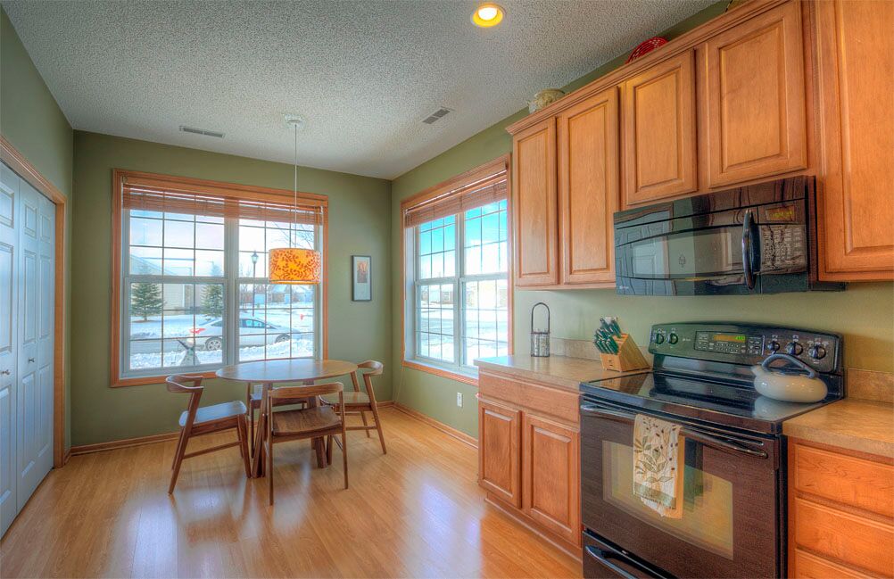 TeriE's tweet photo. Just Listed in #HugoMN 3BR detached townhome $299K #LiveOnOneLevel Take Tour https://t.co/64eJWr7F4V https://t.co/rQaQeGCtBR