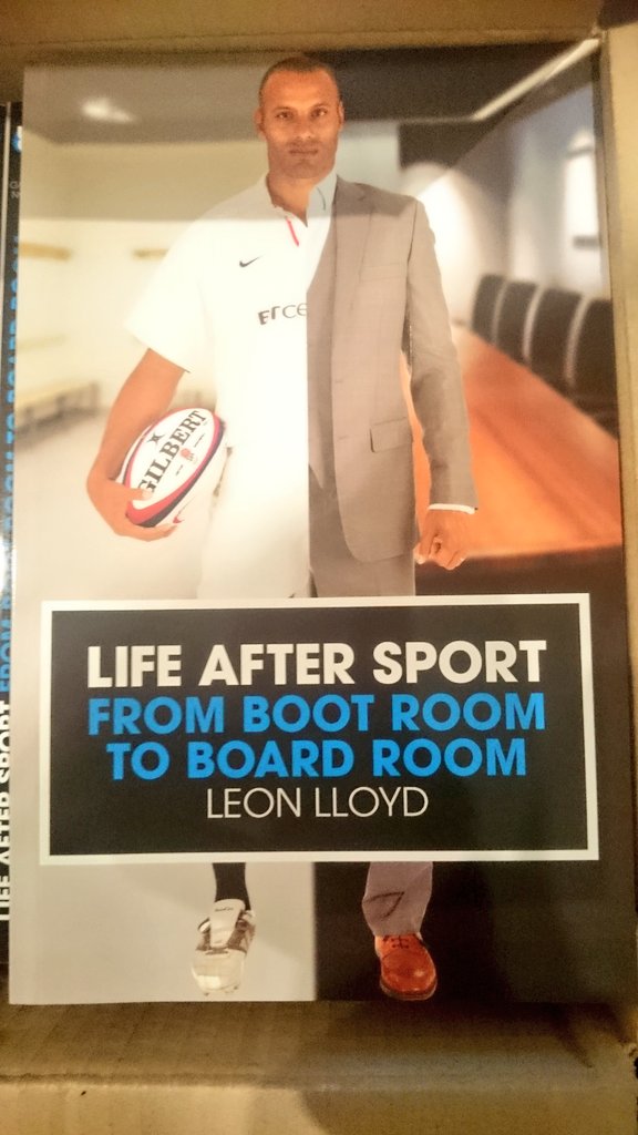 ACCA_UK's tweet photo. At the end of tonight's event there's a big queue for @LeonLloyd13 book 'From Bootroom to Boardroom' #ACCABootroom https://t.co/eZnCNtIvMH