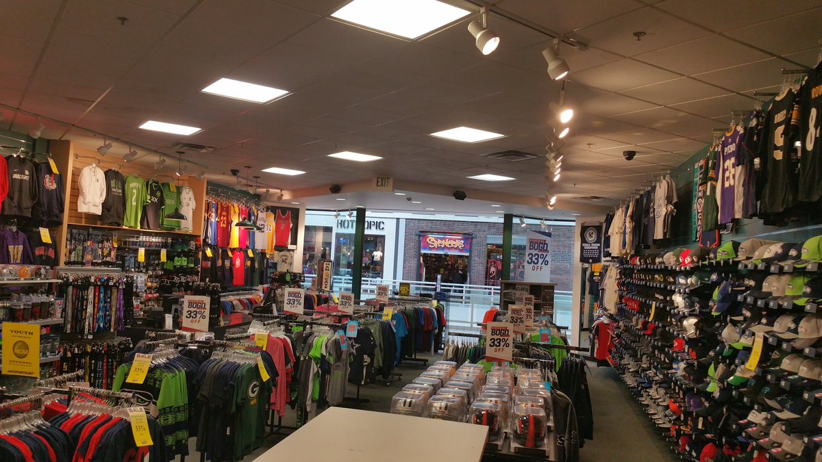 js_spokane's tweet photo. The store is wide open for #ValentinesDay shopping! #JustSports https://t.co/N8rGkACAy9