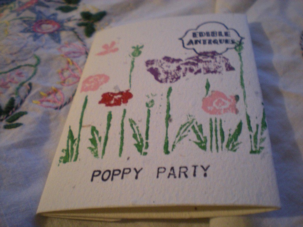 edible_antiques's tweet photo. Ain't no party like a poppy party! #PoppyParty #poppies #handmade #garden #Seed https://t.co/VmLDxSgZ4G https://t.co/YjszEIaAyg