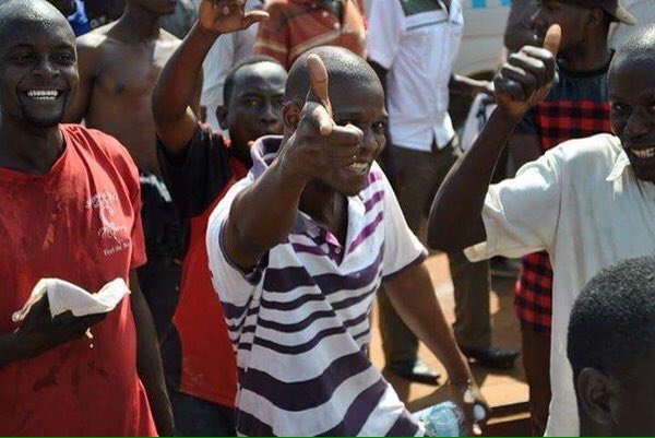 goforward2016's tweet photo. @AmamaMbabazi supporters having a good time #AmamaTrail #UgandaDecides #iStandWithAmama #GoForward2016 #VoteAmama https://t.co/lvKnK7tKs0