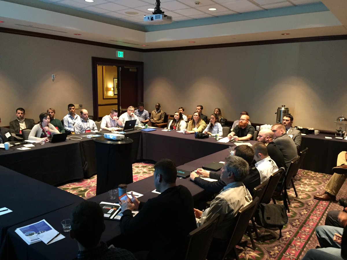 fig_young's tweet photo. Amanda Askren chairs the @NSPSYoung session. The room is packed!! #2YSNAM https://t.co/sop8rcblAF