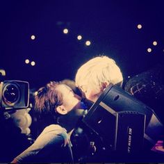 chooseonemiley's tweet photo. CHOOSE ONE photo Miley&amp;Noah part 4 https://t.co/8lXiMLOBK1