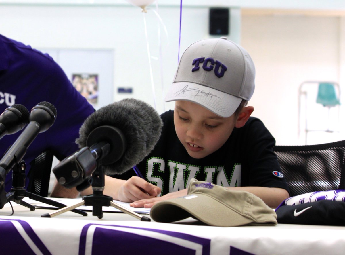 ICYMI: <a href="/TCUswimdive/">TCU Swim & Dive</a> made 8-year-old Nathan Lin an honorary team member yesterday. tcu360.com/2016/02/swimmi…