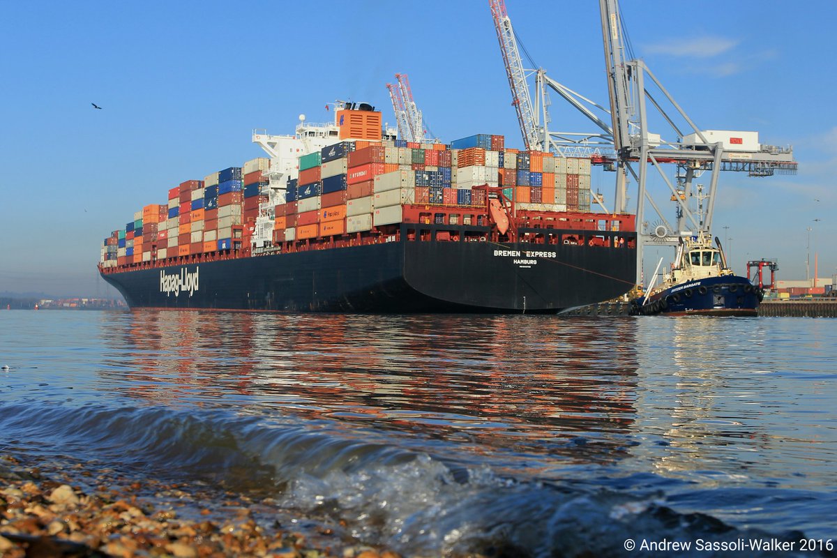 A beautiful winter's day - <a href="/HapagLloydAG/">Hapag-Lloyd AG</a> Hamburg &amp; Bremen Express in <a href="/ABPSouthampton/">ABP Southampton</a> @DPWorldSouthamp <a href="/abports21/">ABP: the UK’s leading ports group</a>