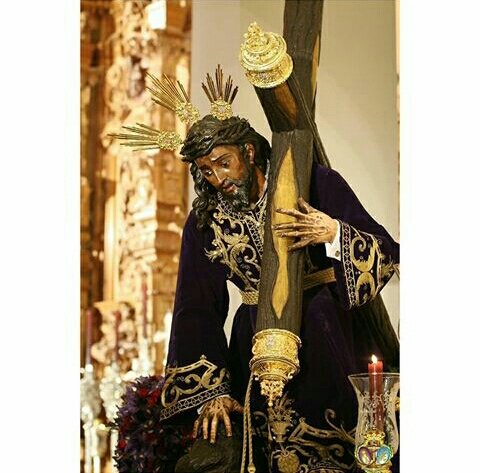 Y se apoyo en triana  para caer por 3° vez con su gente , su familia y devoción