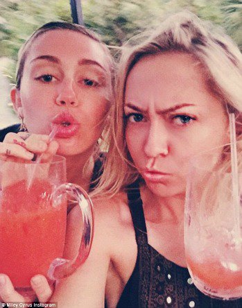 chooseonemiley's tweet photo. CHOOSE ONE Miley&amp;Brandi photo part 2 https://t.co/rhIJ3VcCA2