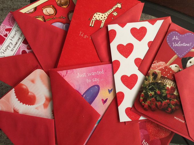 RETWEET if ya wanna win a Valentine's Day card from me! ❤️🎀💋💌 https://t.co/aQxIfucZ1j