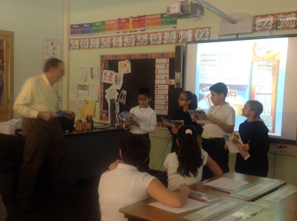 mrsWilk213's tweet photo. #roy4th learning how to read the nutrition labels @CookCFB https://t.co/1N2oYKAQ3A