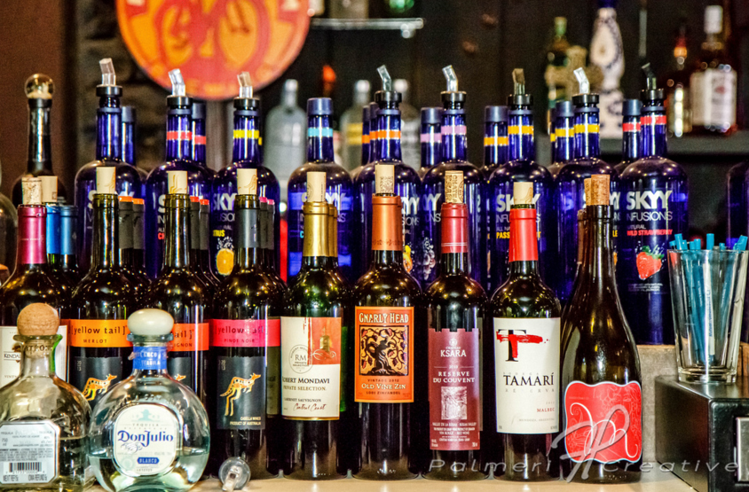 Hoookahmania's tweet photo. Celebrate the weekend early with drinks after work! #happyhour https://t.co/oLwIM2pwTr