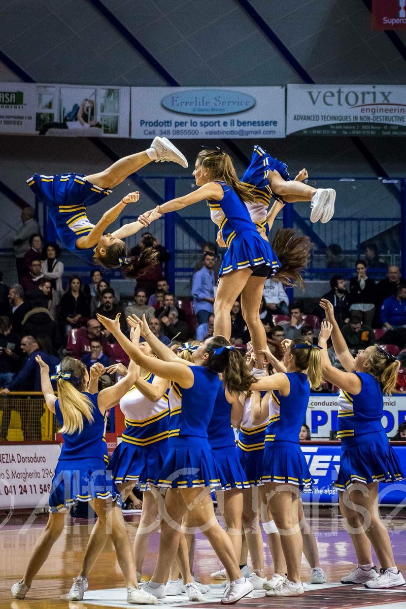 TealsCheers's tweet photo. Teals @ Eurocup Basketball @REYER1872 💙❤️🏀🌊 https://t.co/HsbqCKtrRE