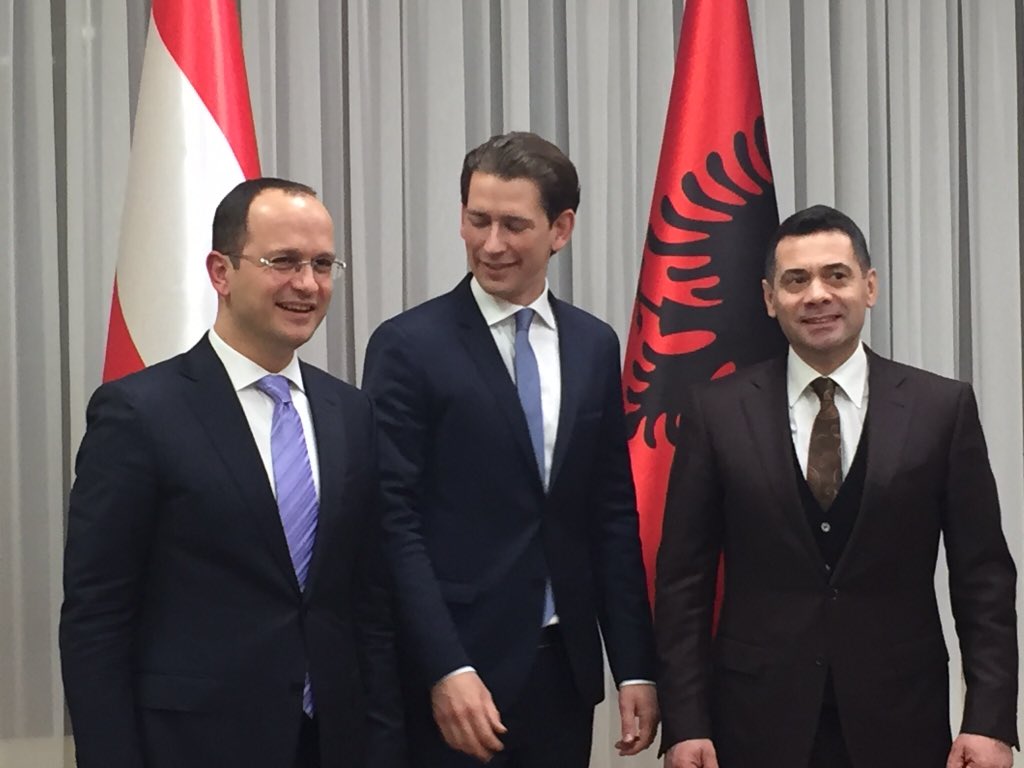 SigridBerka's tweet photo. Fotonachlese #Albanien #6days6countries mit @sebastiankurz : Politik - Wirtschaft - Entwicklungszusammenarbeit https://t.co/jXzoPGXGqo