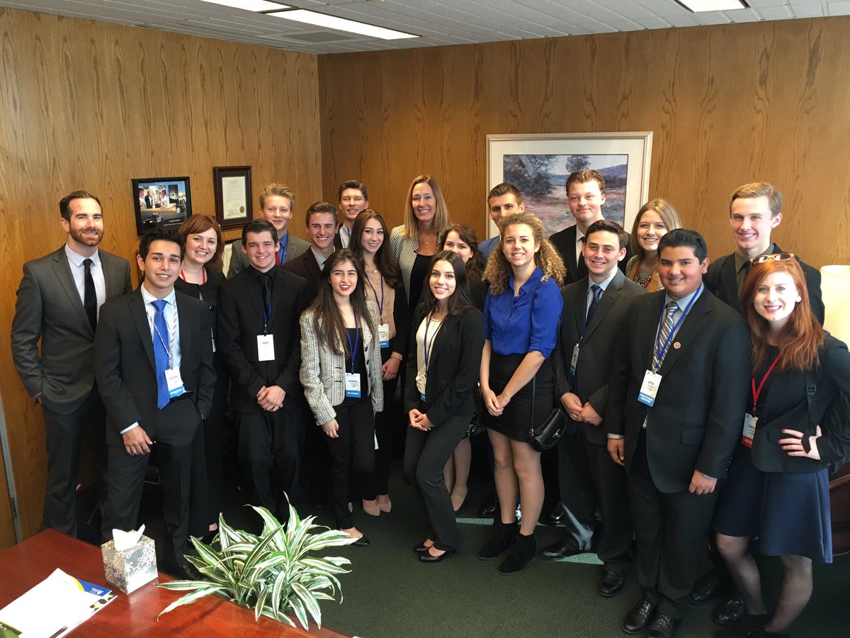 These @calymca delegates from the district are taking #Sacramento by storm! I support #youngleaders and #YandG!