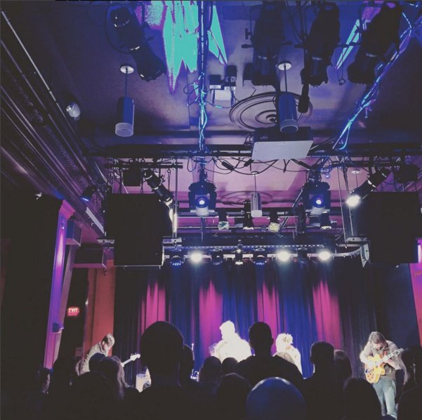redroom939's tweet photo. A full house at the @chrisbathgate show this evening! Such wonderful tunes. #boston #livemusic #chrisbathgate https://t.co/quAWU97vUK