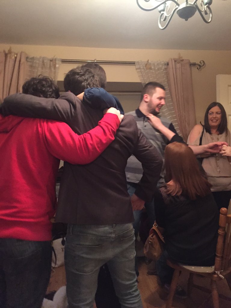 PartyWorld_'s tweet image. @AndrewPower8 we love you #family #createmorefun