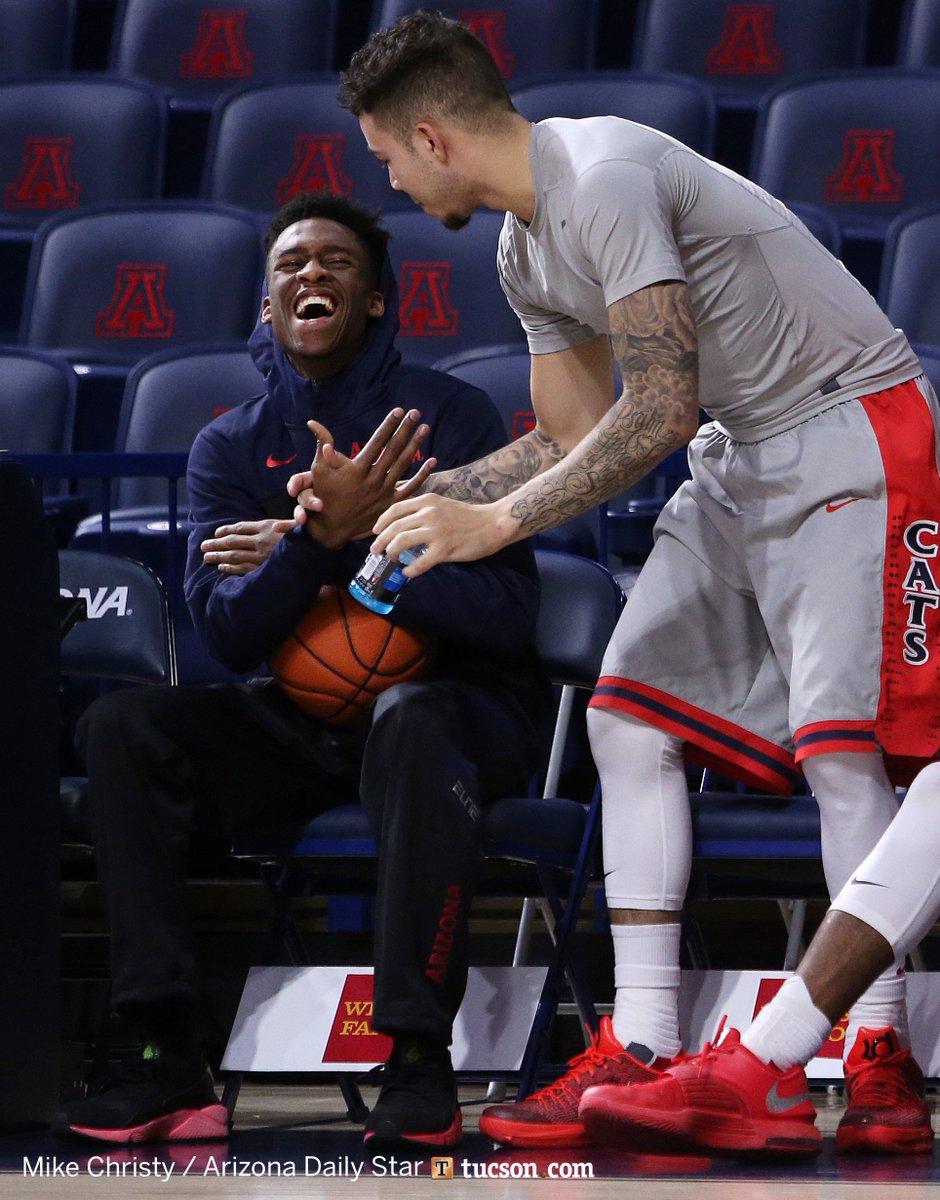 wildcatphotog's tweet photo. #ArizonaWildcats commit Kobi Simmons (@JordanKobi) chats with Gabe York before the team takes on #OregonState. https://t.co/sZP1wzqGRE