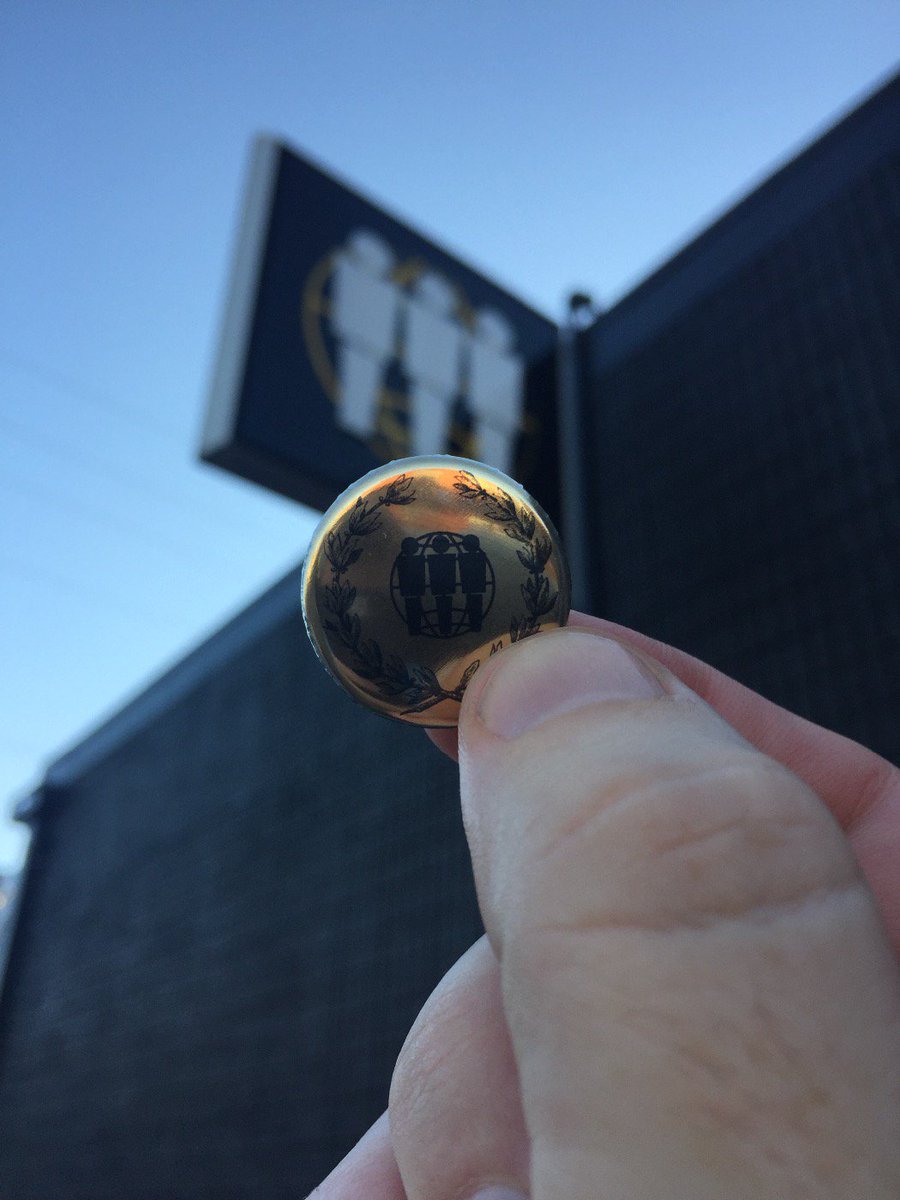 RealKevinMiller's tweet photo. People freaked when I got the golden button from the vending machine @thirdmanrecords! https://t.co/J6yqzRFH3S