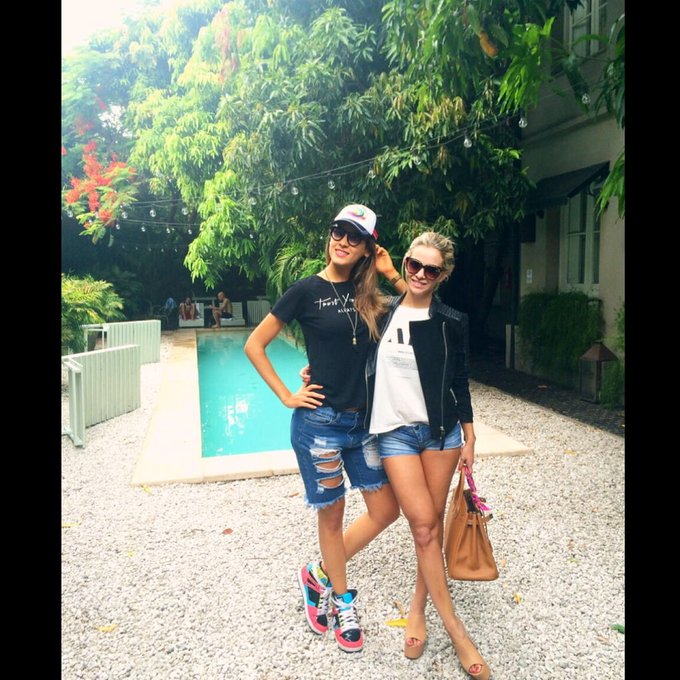 En Corrientes con mi hermana @GiuliMaglietti  #reencuentro https://t.co/n4xJmIRhxW