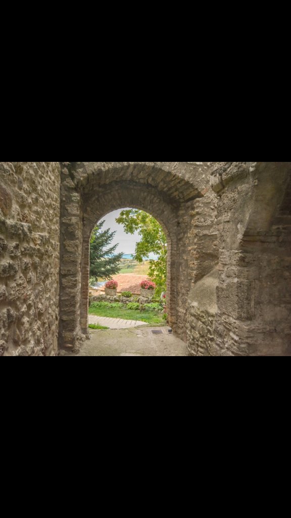 anna_pongelli's tweet photo. Questi sono monolocali in affitto in un borgo, a Frontignano vicino Todi https://t.co/PO3VT1YSP7