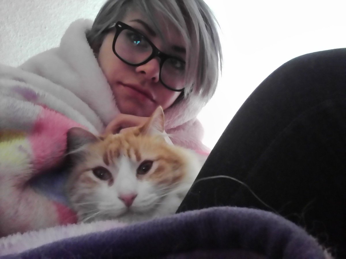 darktevi's tweet photo. #FelizSabado #Encobijados porque #ConFrioYo
#GrayHair #Caturday https://t.co/fHFBX4Dets