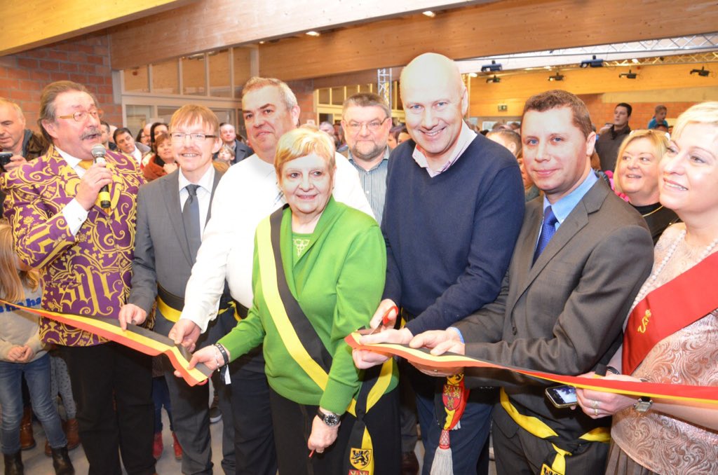 RitaTriest's tweet photo. Veel volk bij de officiële opening van het splinternieuwe jeugdcentrum "Bokaal" in Liedekerke. https://t.co/vdnP9jhIF9