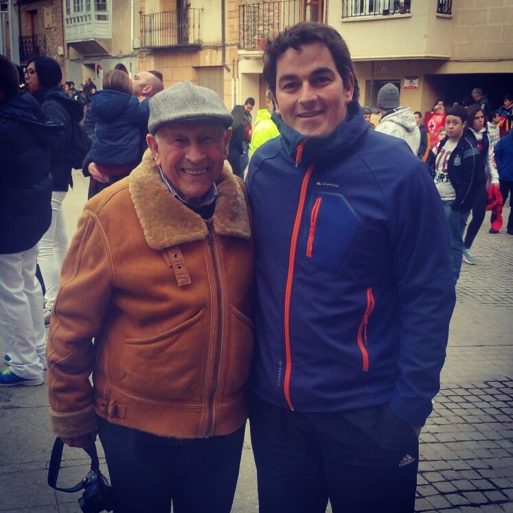 danielhd's tweet photo. Hoy e tenido el placer de conocer a José Luis Pejenaute Fernández el dueño del toro capitán en autol  (la rioja) https://t.co/bcKxA4yJcJ