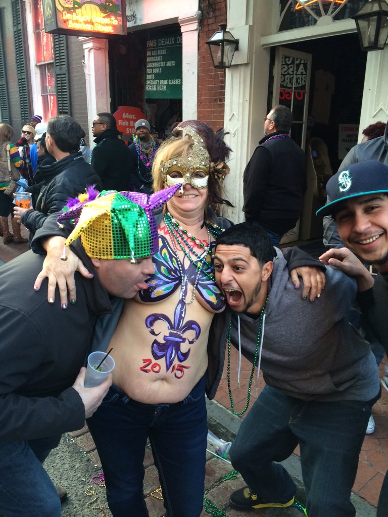 AdamManassara's tweet photo. This nigga really started sucking her nipple!!!!!!  
#Idgt https://t.co/sfxaidYXZn