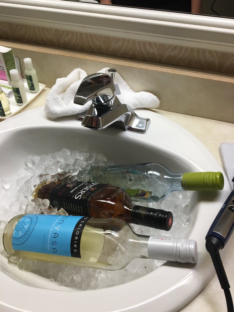 sarahgardiner8's tweet photo. #BellBash2016 #Room210 #PartyRoom https://t.co/BEkoLYMzO8