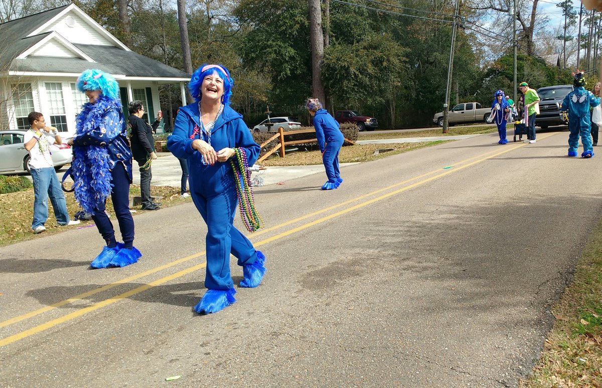 AbitaFOP's tweet photo. The Bayou Bedbugs at the 2016 Abita Springs Push-Mow Parade! #abitaparade #abitasprings #pushmow https://t.co/aHw2ebVJgm