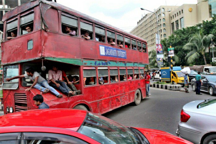BeingFarhad's tweet photo. #WrongSideMovement #University #Bus #AboveTheLaw #NoRespectforLaw #DHAKA #Bangladesh https://t.co/kElCZDnh8q https://t.co/jIkFJcQ8Fm
