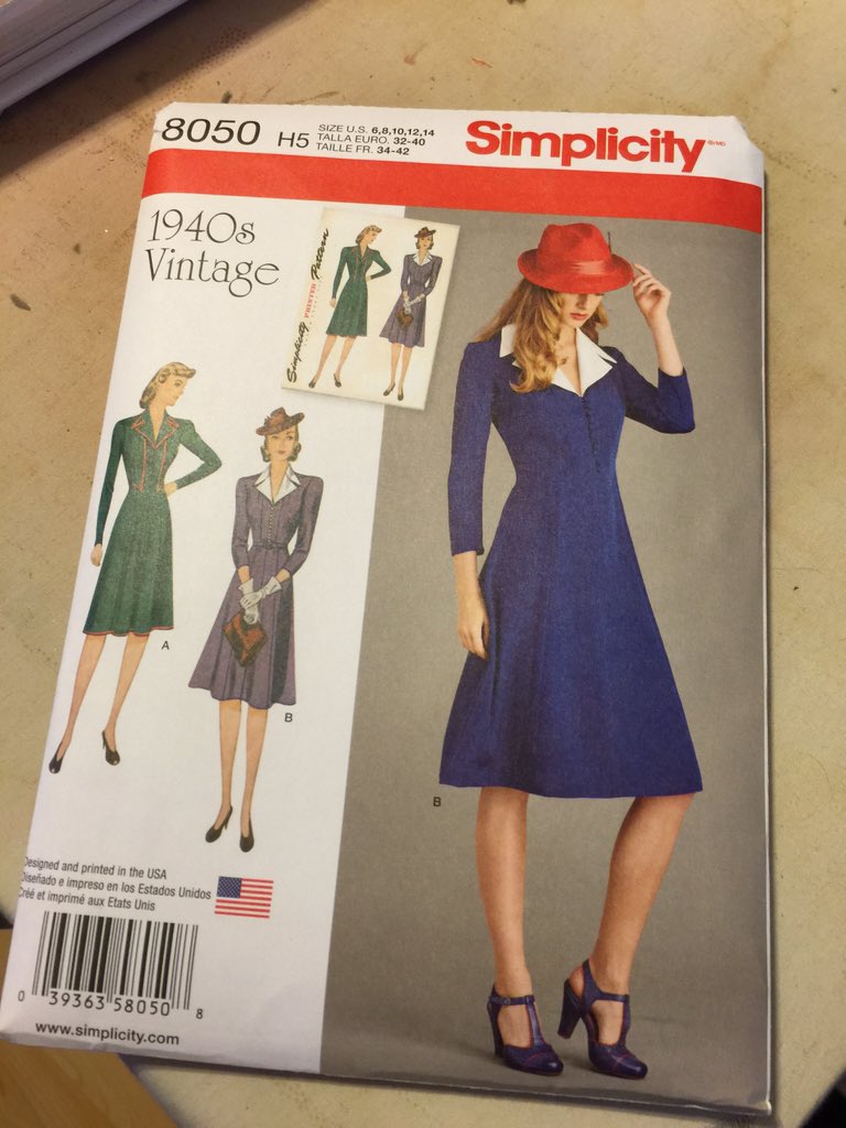 Ridd1e's tweet photo. I know a few people will want to try This "vintage" pattern out for this cosplay season  :D @SewSimplicity https://t.co/LBULnnlEVa