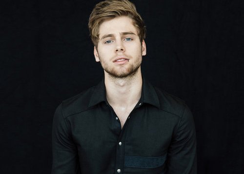 dielmithCA's tweet photo. @Luke5SOS A la mar por ser honda se van los rios y detras de tus ojos se van los mios https://t.co/PAwyrDXuIW