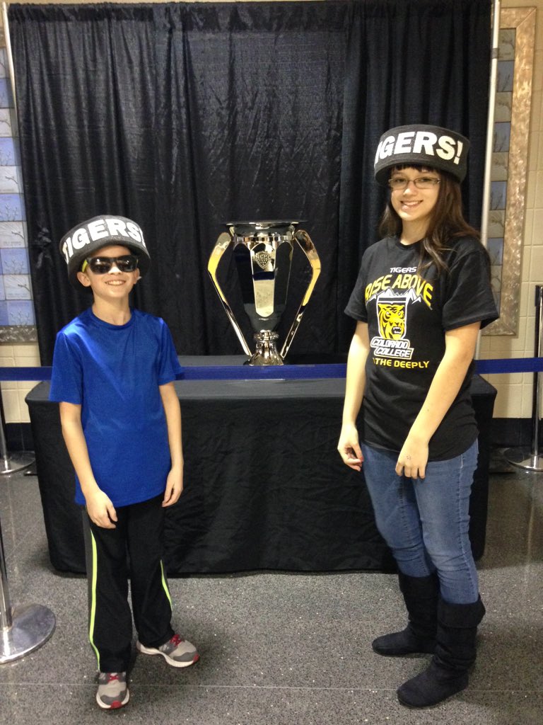 TheNCHC's tweet photo. The #FrozenFaceoff Trophy is on display again tonight at both @gogginicecenter & @bworldarena #FFTrophyTour https://t.co/V2R9ZUseTQ