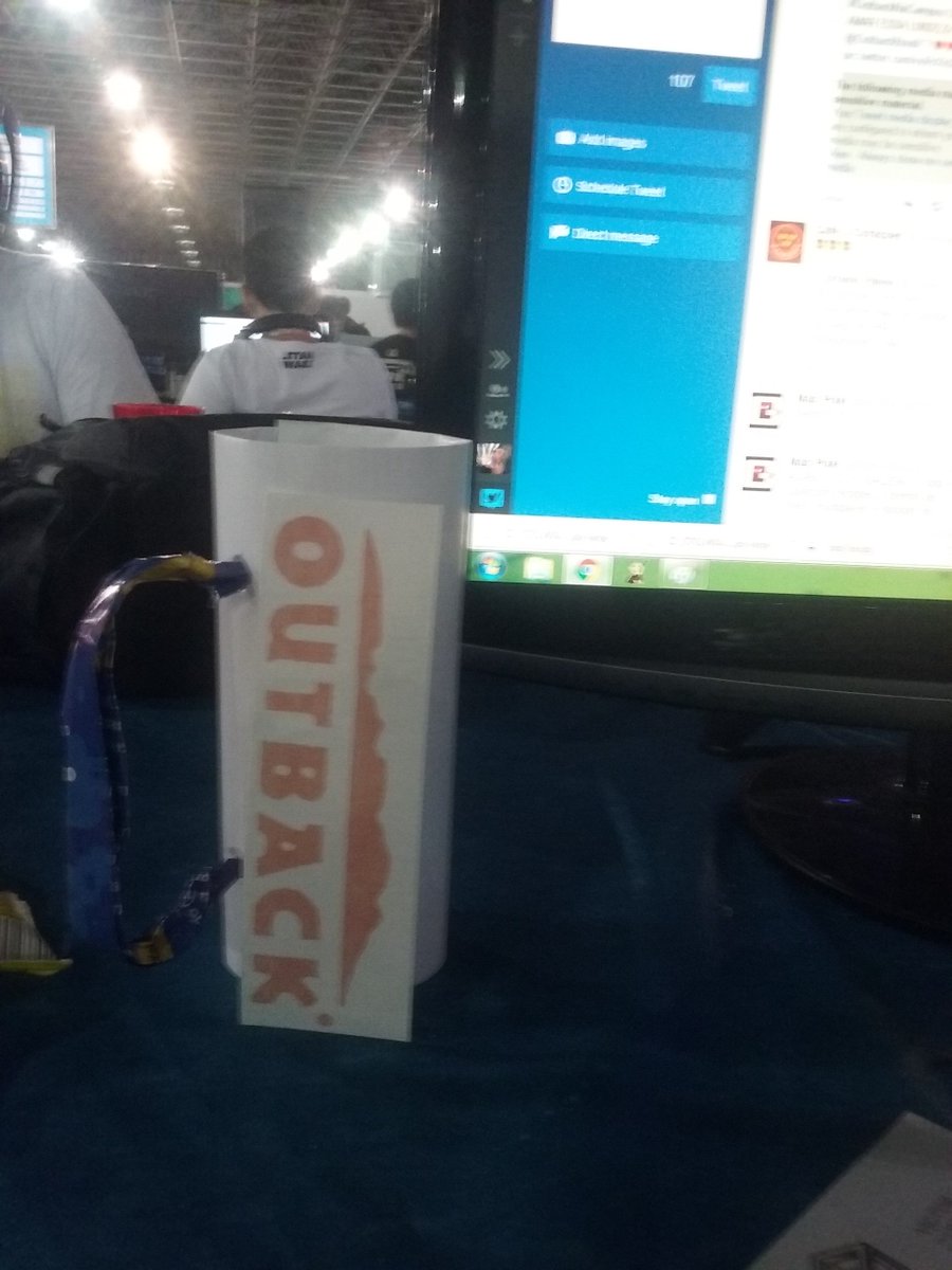 CelsoJr88's tweet photo. @OutbackBrasil quer trocar?!...Minha caneca pela sua!! #OutbackNaCampus https://t.co/LdZmaxWUGx