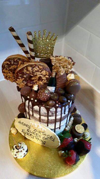 maxirae1's tweet photo. #cakeporn  #ChocolateCakeDay  #birthdaycake  #cadburys #queenofeverything https://t.co/zbdB7ewL6f
