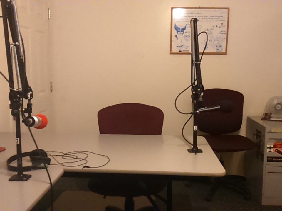 LakeToLake1037's tweet photo. It's kinda spooky being at @cfbu1037  alone #ithinkiheardanoise https://t.co/cRR73cpZUo