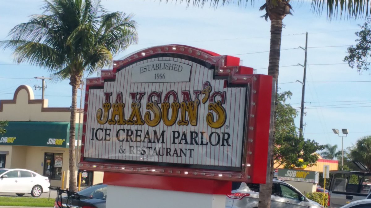 efloridarealtor's tweet photo. A foot-long hotdog at Jaxson's and drinking the same cola recipe from the 50s is awesome! #goodtimewithfamily https://t.co/878jyImPuA