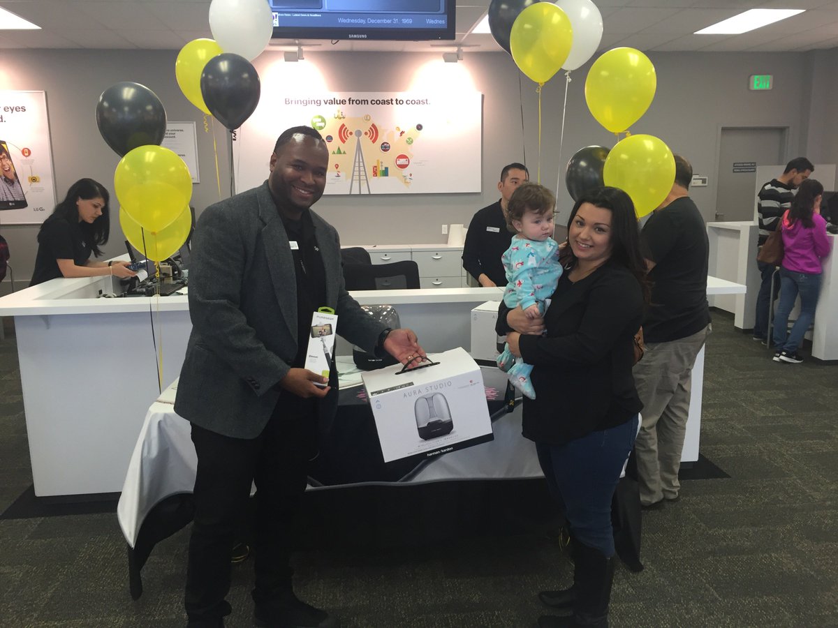 McKeeSprint's tweet photo. Another happy customer getting her new hk aura speaker at sprint on McKee in san jose. https://t.co/A5tcw8ksNY