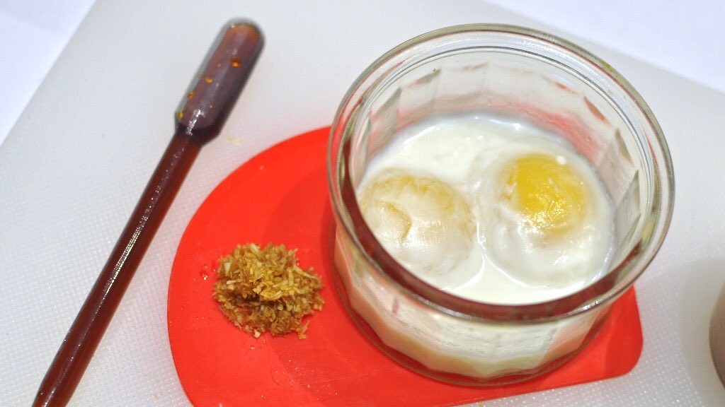 krystin_lim's tweet image. Singapore Breakfast Dessert: &quot;Kaya Toast&quot;, &quot;Soft-Boiled Eggs&quot; and &quot;Kopi&quot;. 
#modcuisine #reversespherification #agar