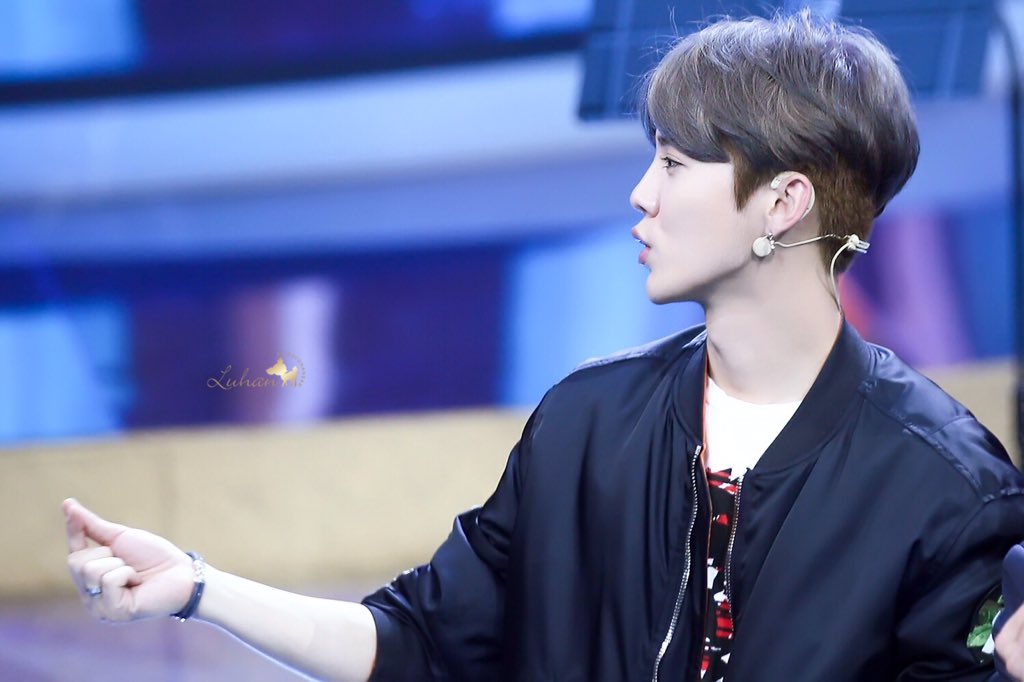 LUHANMAMA's tweet photo. 160101 #LUHAN - 王牌对王牌
https://t.co/BMM1MnOKAJ
https://t.co/lFSTG1miR9
https://t.co/dAg6QCIWBl
(cr:LuhanBar) https://t.co/1TeWbPDpdn