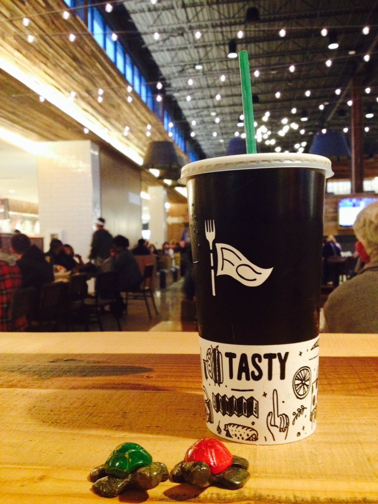 Saint_Beck's tweet image. Xmas Turtles hanging out in the mall. #Flagshipcommons #Omaha cool place, yummy food and a BAR!