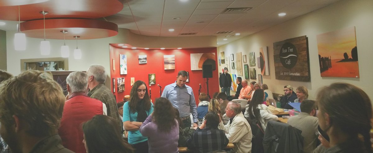 jonathantripp's tweet photo. Full house tonight @btreecafe https://t.co/JPwlxSqtLE