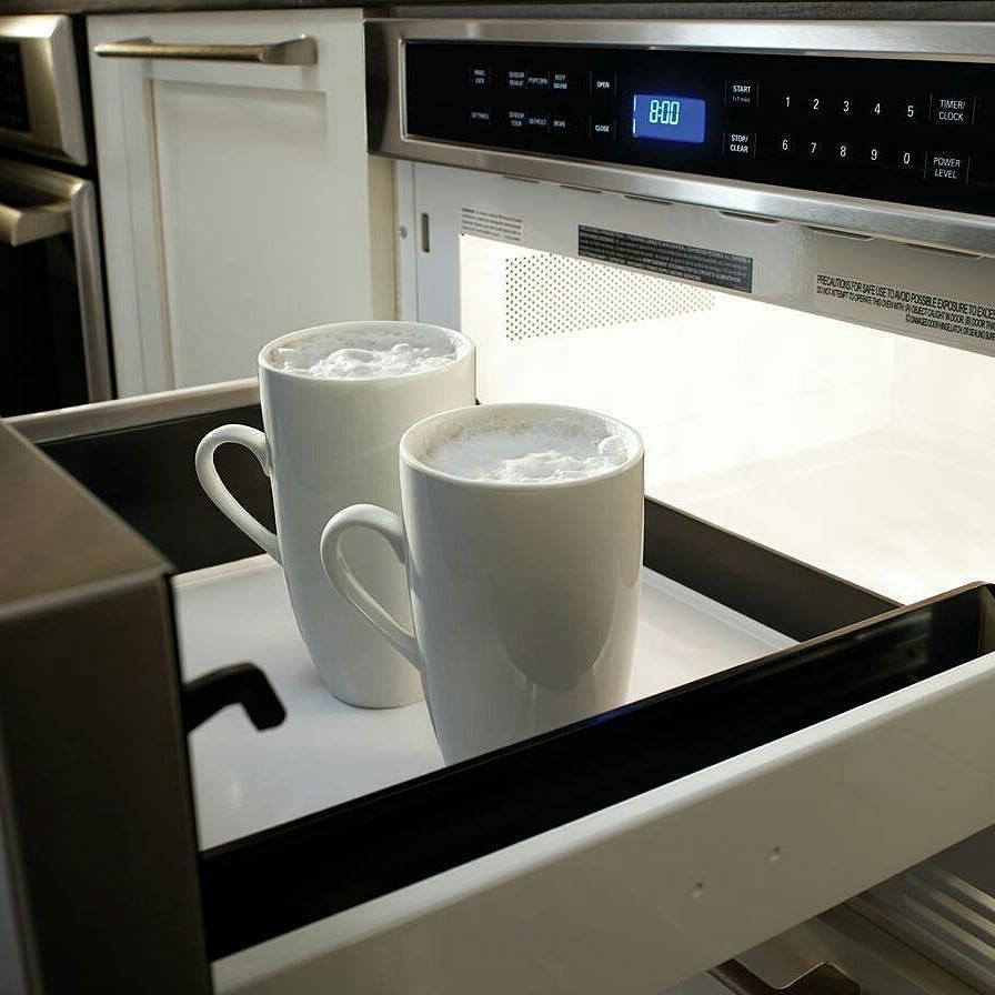 dvdInteriorDsn's tweet photo. #kitchentrends : The undercounter microwave. This #microdrawer by @thermadorhome offers th… https://t.co/DlVfltzNS8 https://t.co/nILg7jsAtZ