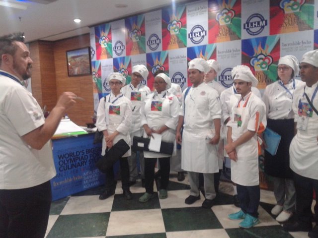AditiChand_YC12's tweet photo. Chef @shaunkenworthy briefing the contestants of the last batch of @ycolympiad in #Kolkata 
#youngchefs #foodie https://t.co/42BH5LJHrA