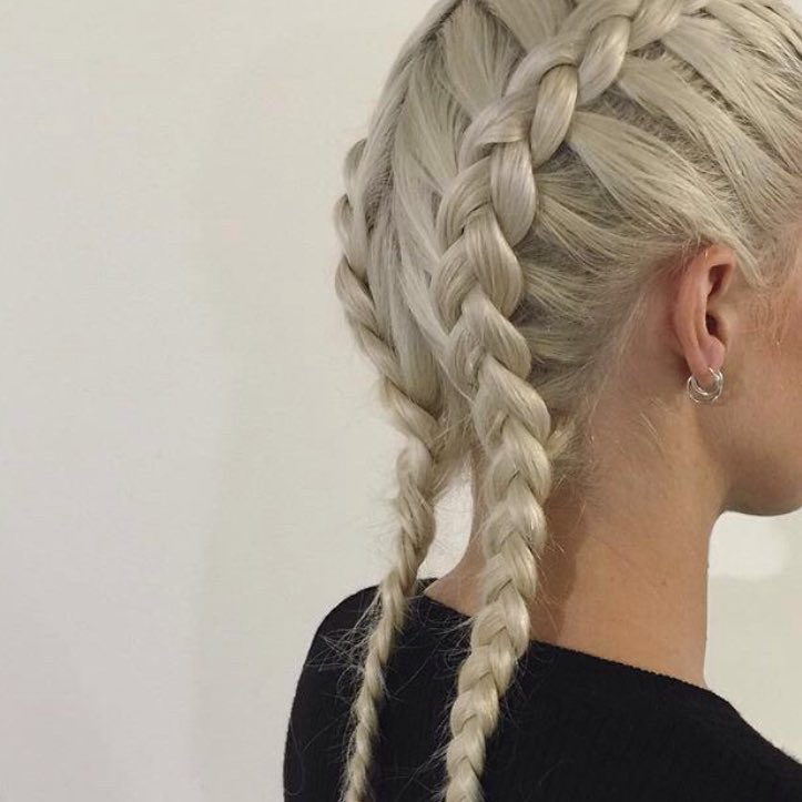 ohhellohair's tweet photo. Yasssss to these braids! 👌🏽🙌🏼 
Who loves this look?
https://t.co/dcKbLP4H7Z 
#haircrush #braidcrush #braidgoals https://t.co/kQvWktVs7L