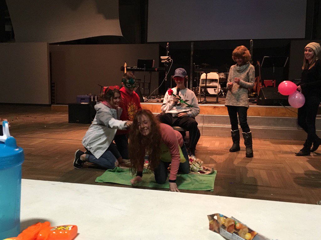 jamesfairfiel's tweet photo. #freedomsrisk2016   Drama bag champs! https://t.co/QDrKsqdX2h